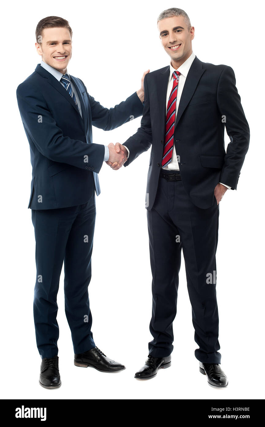 Les businessmen shaking hands Banque D'Images