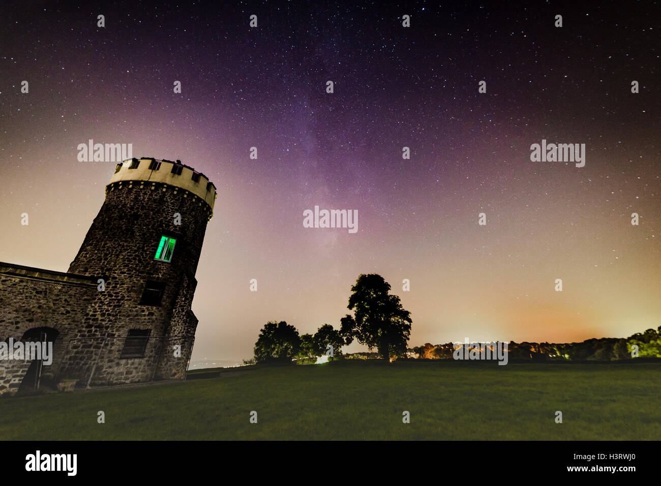 Voie lactée au-dessus de Clifton Bristol Downs, avec observatory Banque D'Images