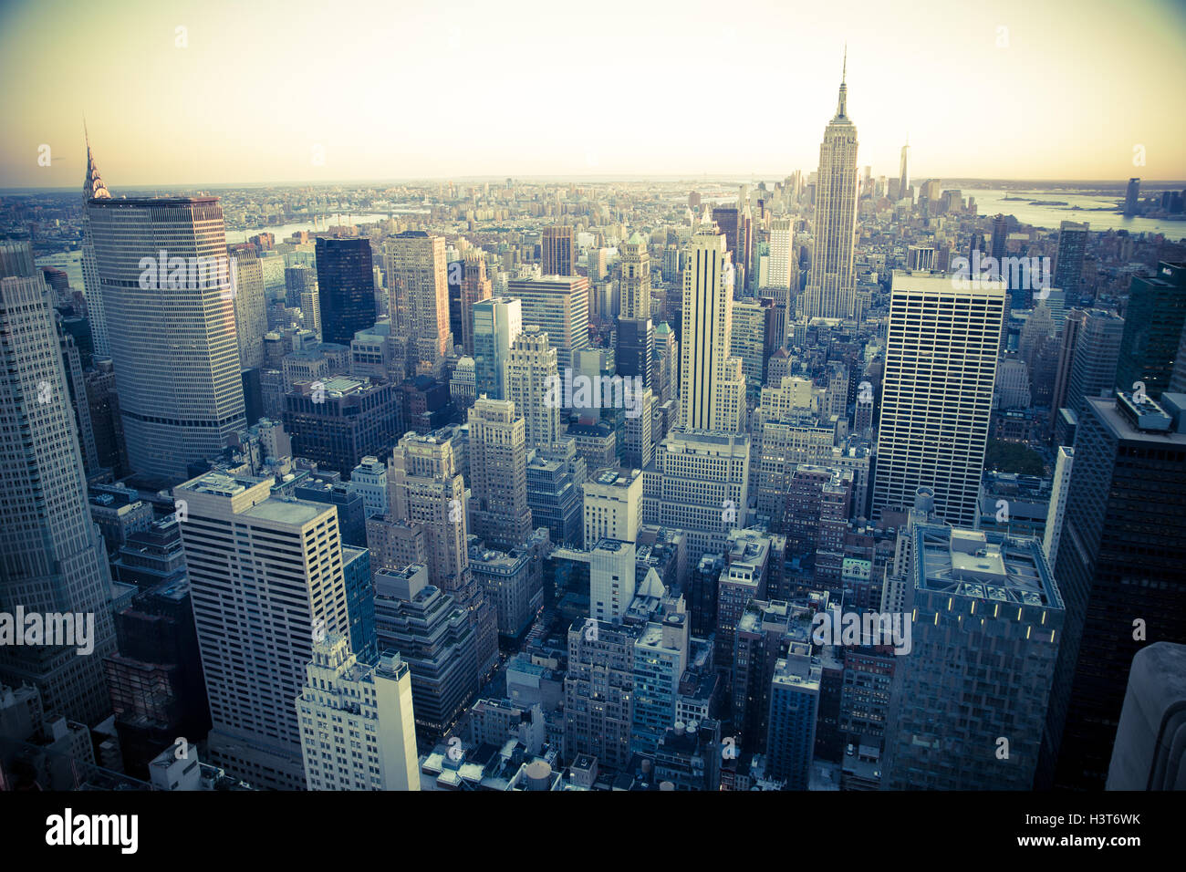 Voir l'ensemble des gratte-ciel à New York Ville Manhattan avec filtre couleur rétro vintage Banque D'Images