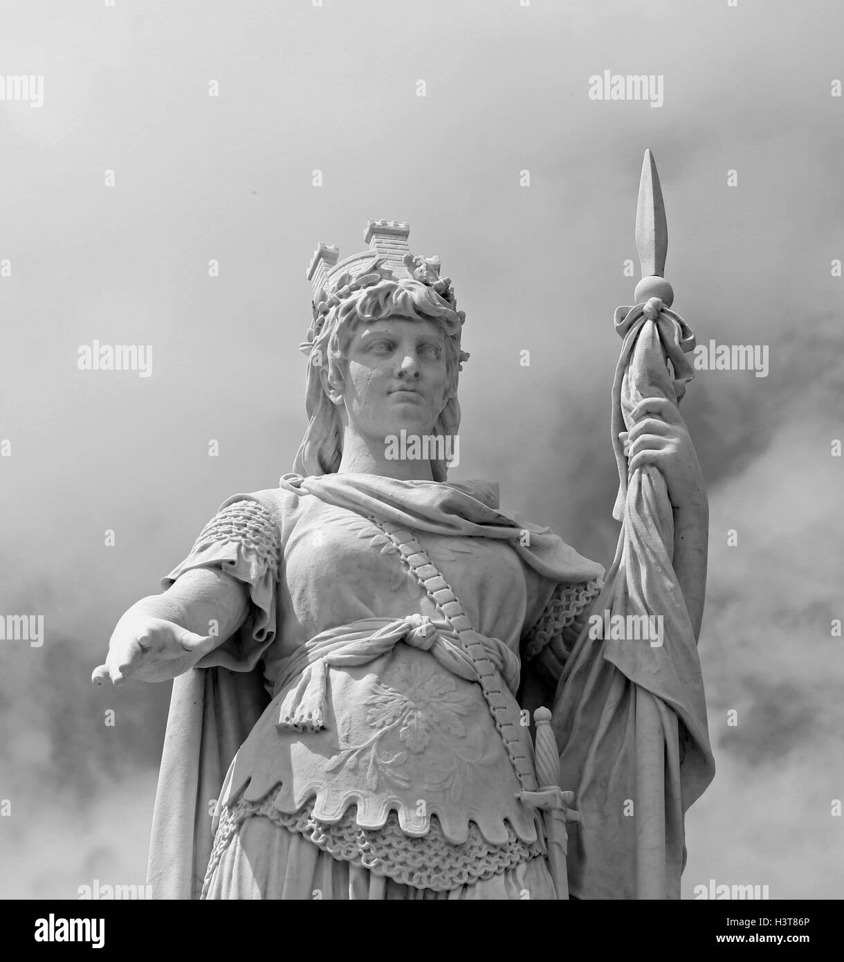 Détail de l'en statue de la liberté à San Marino une petite enclave dans le sud de l'Europe et de ciel gris Banque D'Images