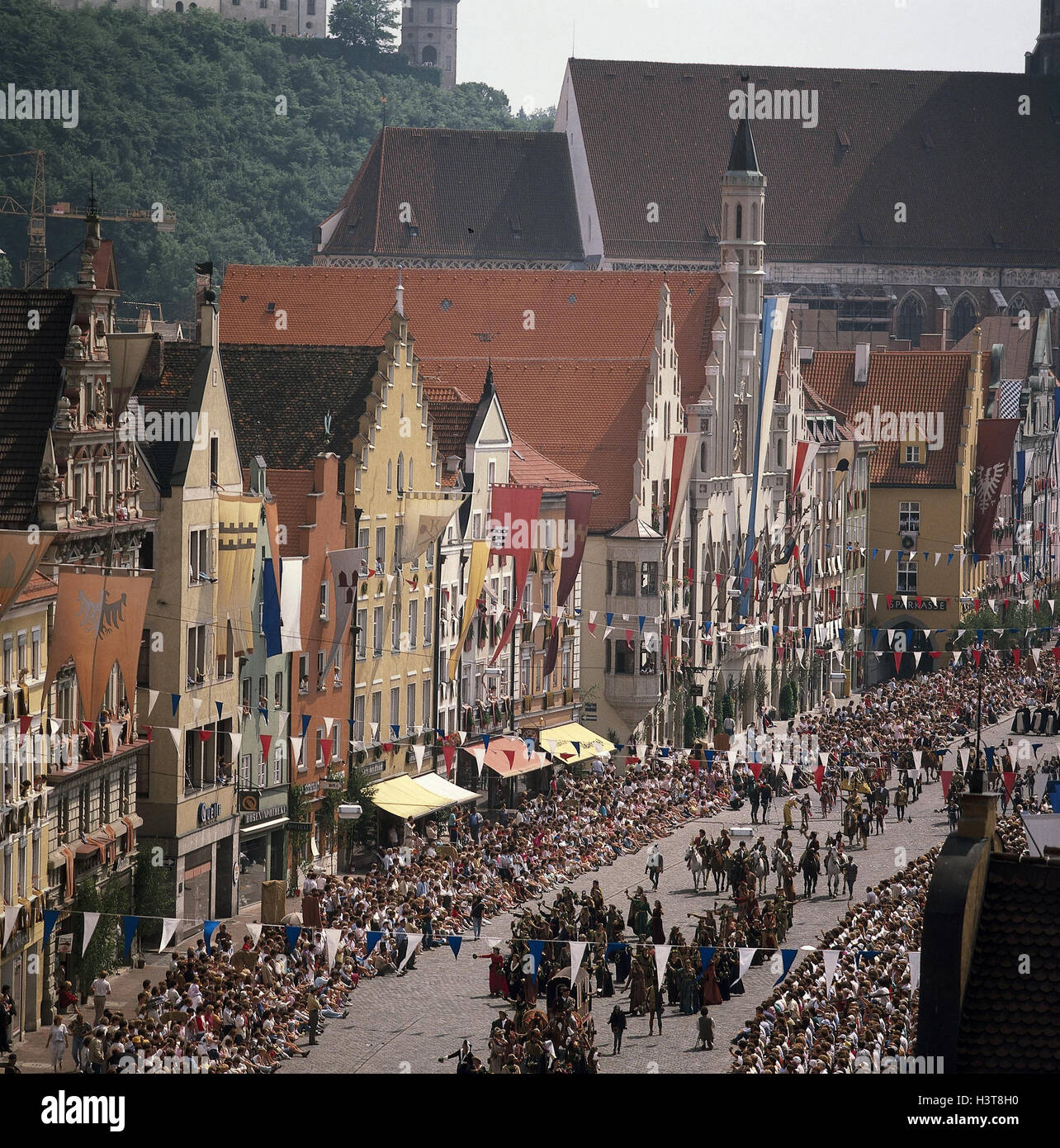 L'Allemagne, la Basse Bavière, Landshut, événement, mariage du prince, l'Europe, l'Allemagne, la Bavière, la ville, le paysage urbain, historiquement, été, fête, fête, manifestation, cortège, mariage,' 'Landshuter, Landshuter prince's wedding, spectateur, foule, les gens, les vacances Banque D'Images