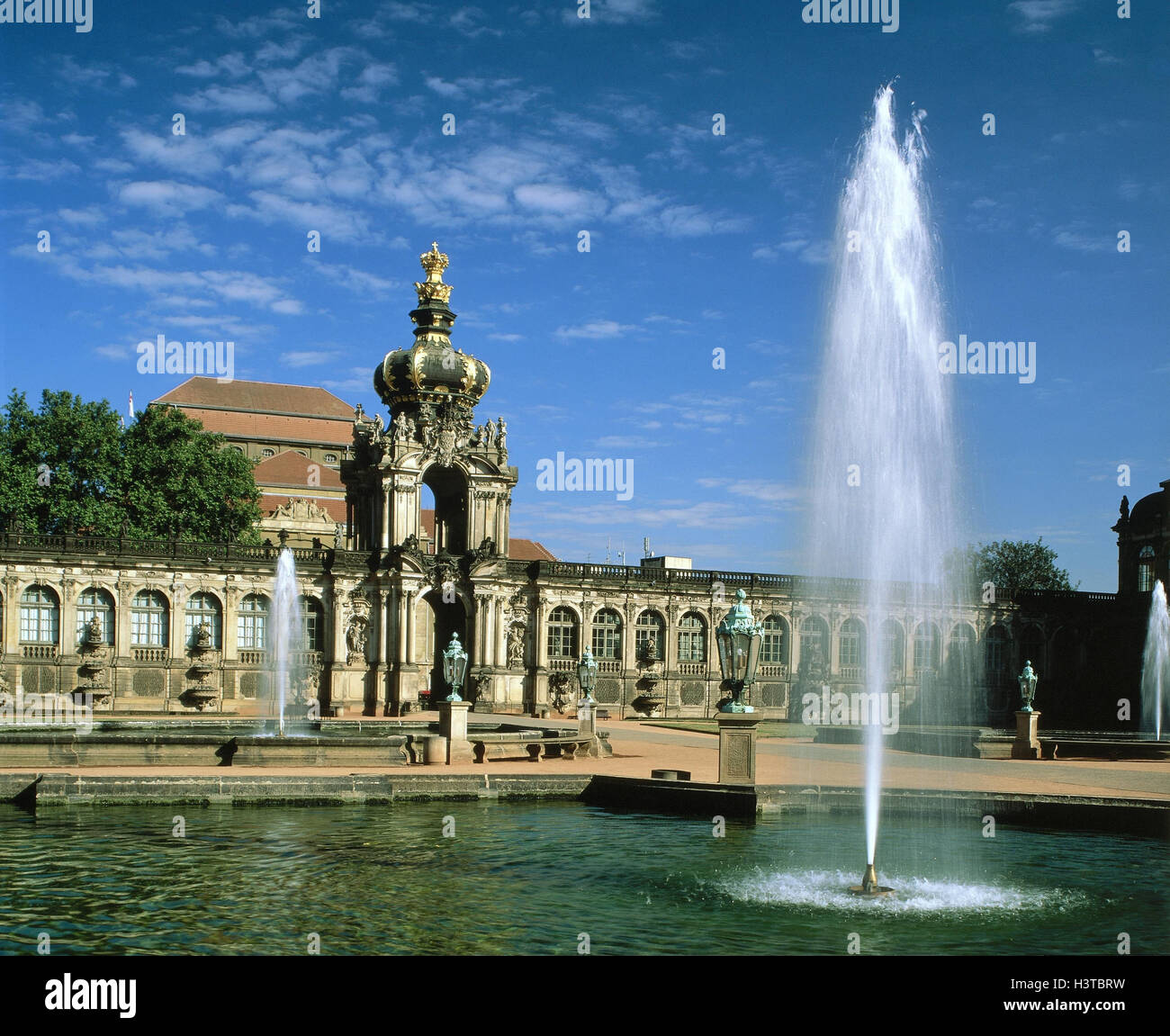 Allemagne, Saxe, Dresde, chenil, objectif de la couronne, fontaine, l'Europe, l'Allemagne, de la construction, de la structure, l'architecture, baroque, baroque, en 1711-28, créateur D.pöppelmann, eh bien, fontaine, monument, point d'intérêt, Silberstrasse, été, calendrier moti Banque D'Images