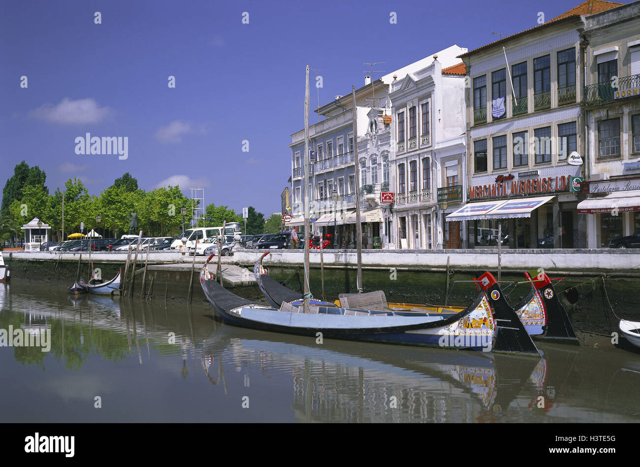 Portugal, région Beira Alta, Aveiro, Canal Central, province Beira Litoral, vue sur ville, cours d'eau, canal, bottes Banque D'Images