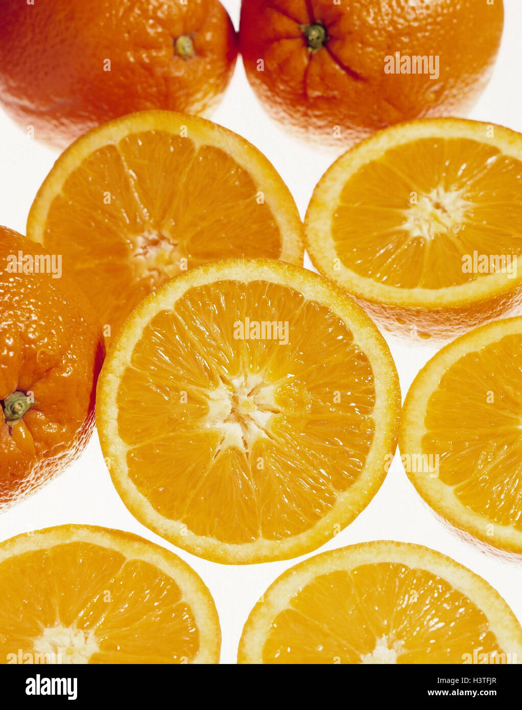 Cut out, orange, orange, vitamine C, vitamines, riches en vitamines, fruits, fruits, fruits, Citrus sinensis, la nutrition, la saine, la moitié, les moitiés de moitiés d'oranges, complètement, Banque D'Images