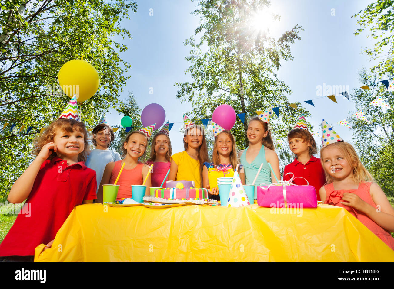 Adorable Kids having fun at the Birthday party Banque D'Images