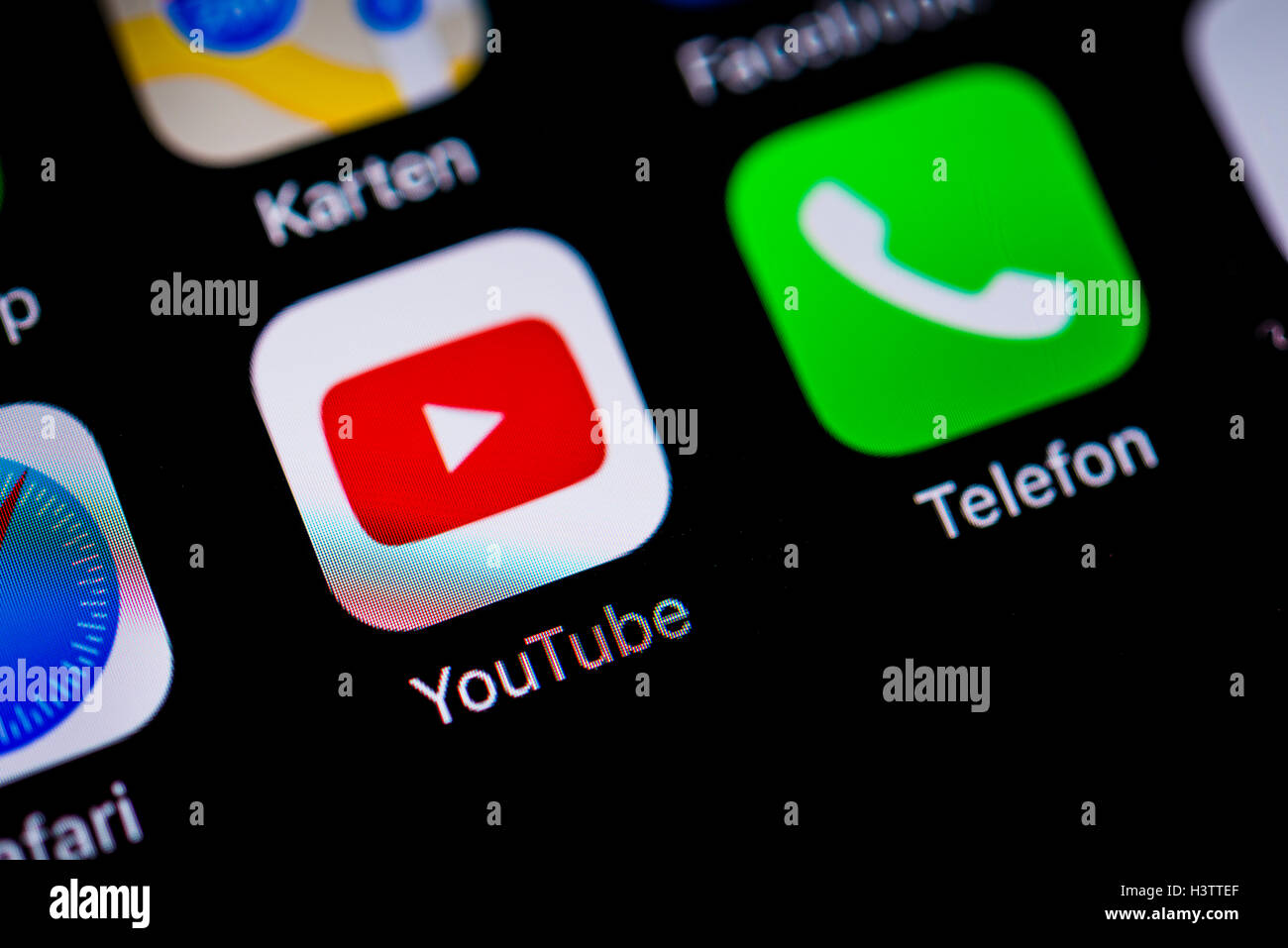 L'écran du Smartphone avec Youtube et Phone app icônes en détail Banque D'Images