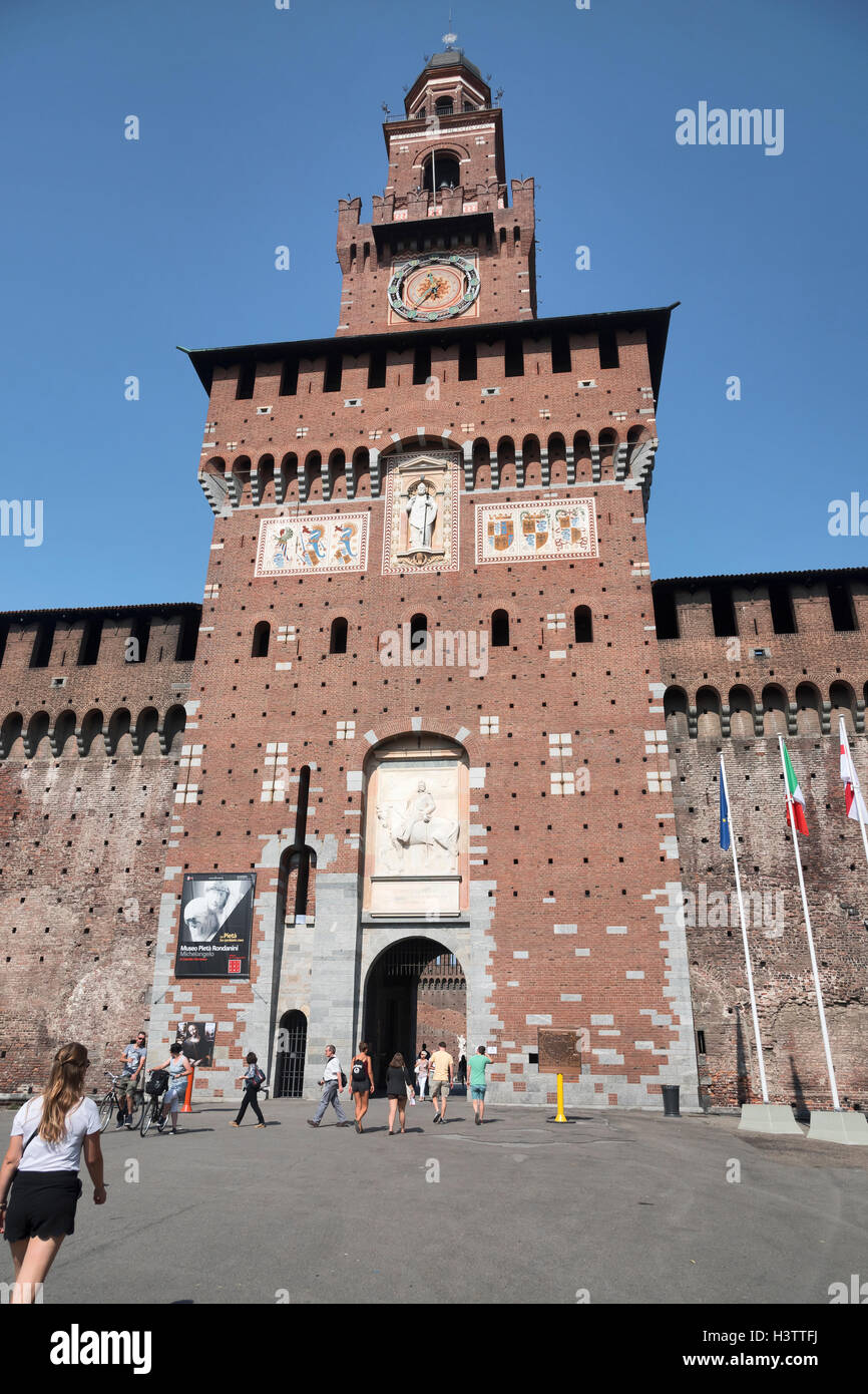 La Torre del Filarete est la principale tour du Castello Sforzesco de Milan, l'une principale et l'un des plus grands de l'Italie, la SFOR Banque D'Images La Torre del Filarete est la principale tour du Castello Sforzesco de Milan, l'une principale et l'un des plus grands de l'Italie, la SFOR Banque D'Images