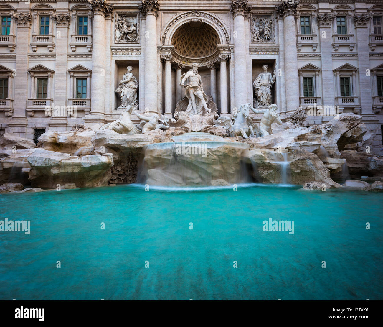 Fontaine de Trevi (Italien : Fontana di Trevi) est une fontaine dans le quartier de Trevi à Rome, Italie Banque D'Images