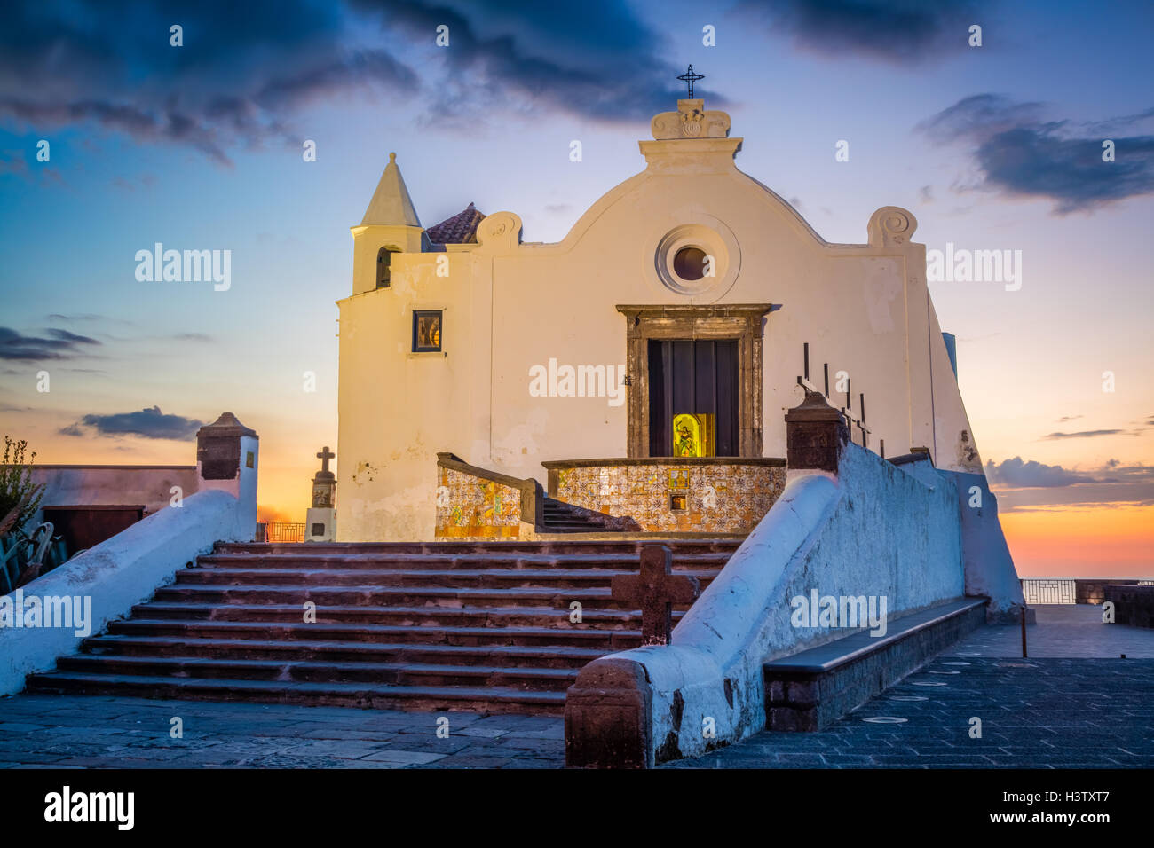 l-glise-chiesa-del-soccorso-en-forio-sur-l-le-d-ischia-italie-photo