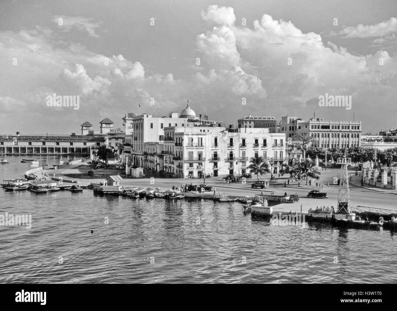 Années 1930 Années 1940 VUE FRONT DE MER DE LA BAIE LA HAVANE CUBA Photo  Stock - Alamy