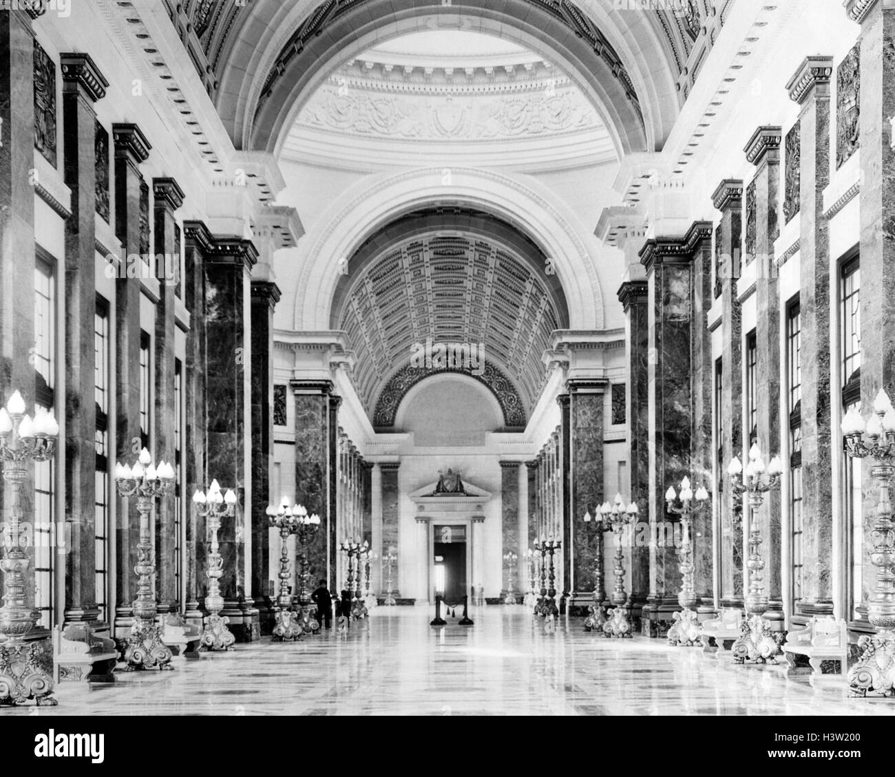 Années 1930 Années 1940 SALLE PRINCIPALE DE L'INTÉRIEUR SALON DE PASOS PERDIDOS DE CAPITOL BUILDING LA HAVANE CUBA Banque D'Images