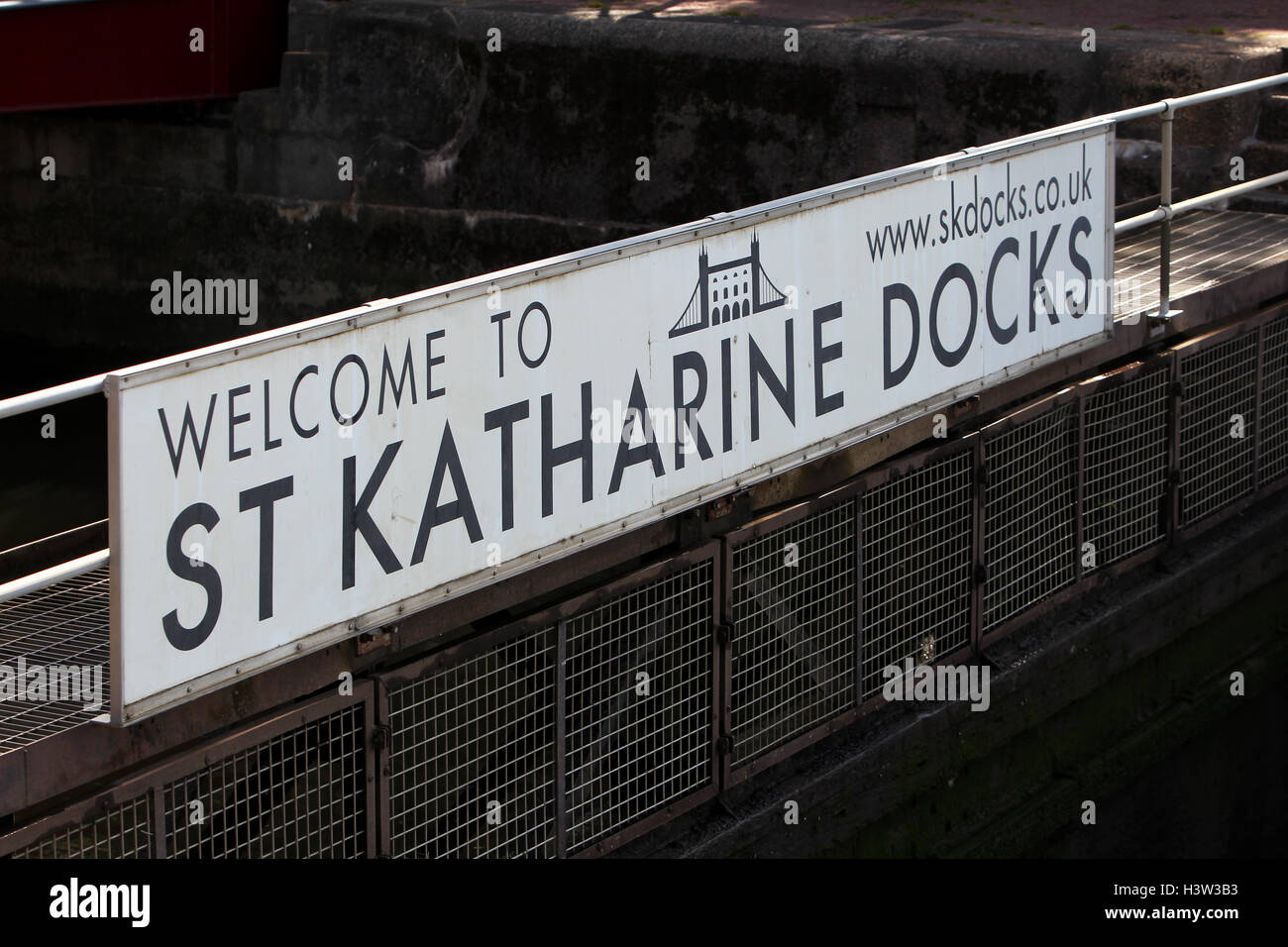 Vue générale de St Katharine Docks à Londres, au Royaume-Uni. Banque D'Images