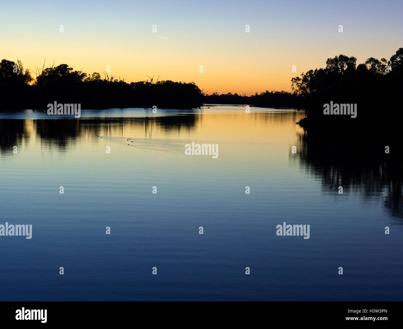 Dawn Glow sur la rivière Murray près de Mildura, Victoria, Australie Banque D'Images
