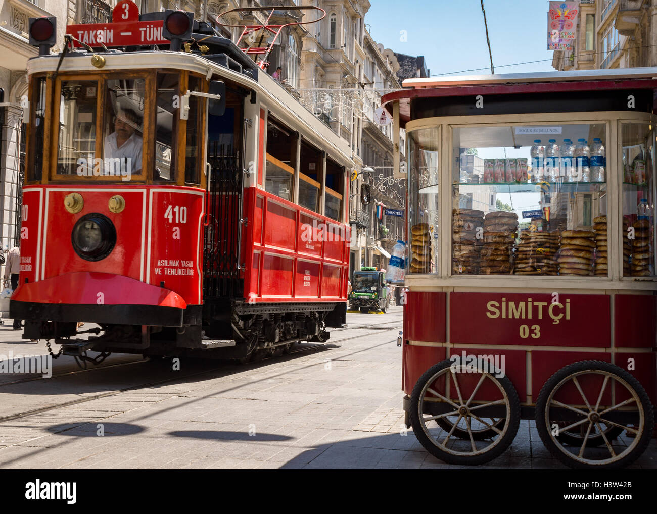 Le tramway transport de personnes de la Place Taksim à Tünel - a 3km à pied de bout en bout, à Istanbul (Turquie) Banque D'Images