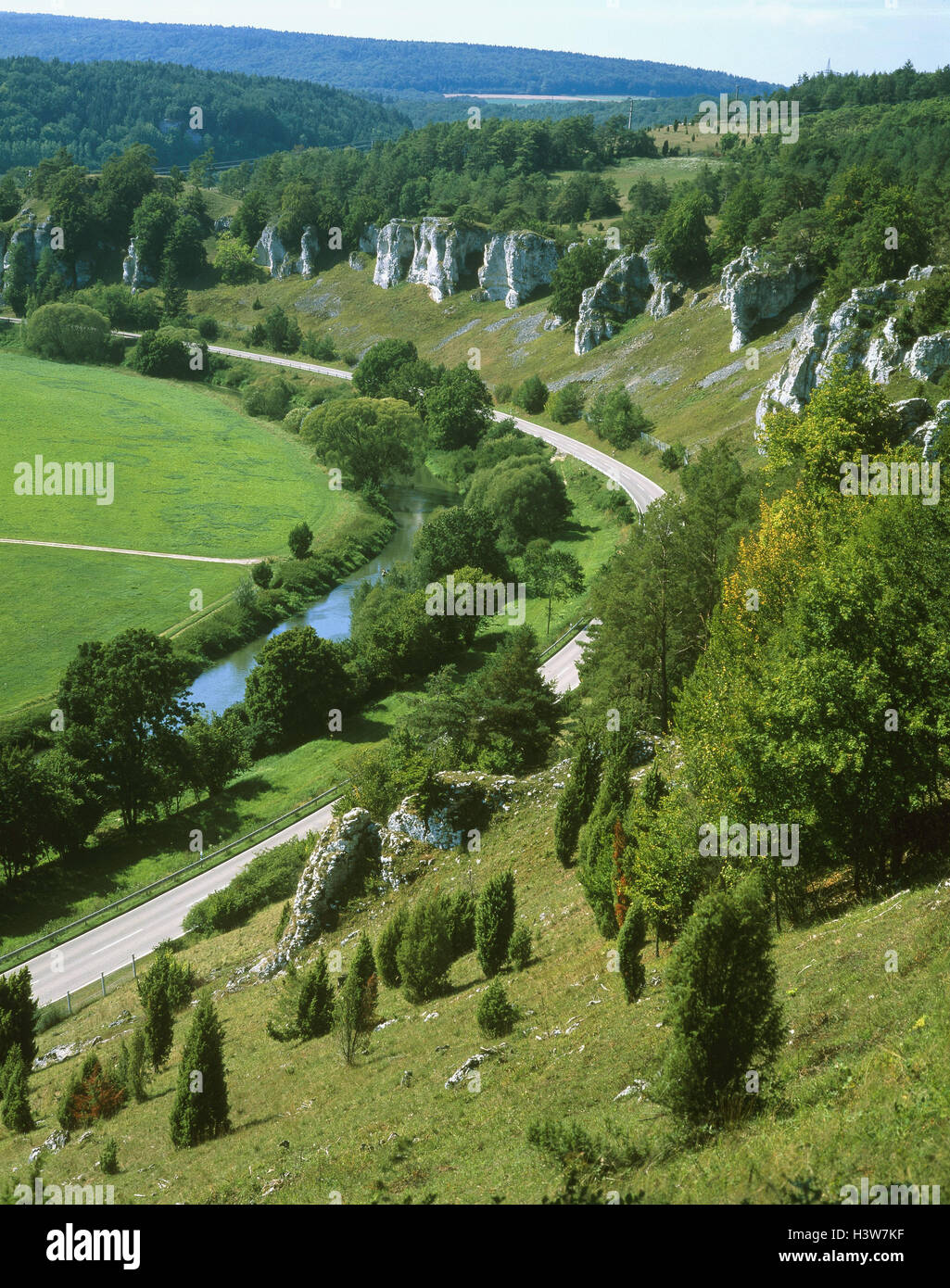 L'Allemagne, la Bavière, la vallée de Altmuehl, country road, rock, l'été, la vallée, paysage, rue, cours de la rivière, rivière Altmuehl, blocs, "sept soeurs", Banque D'Images