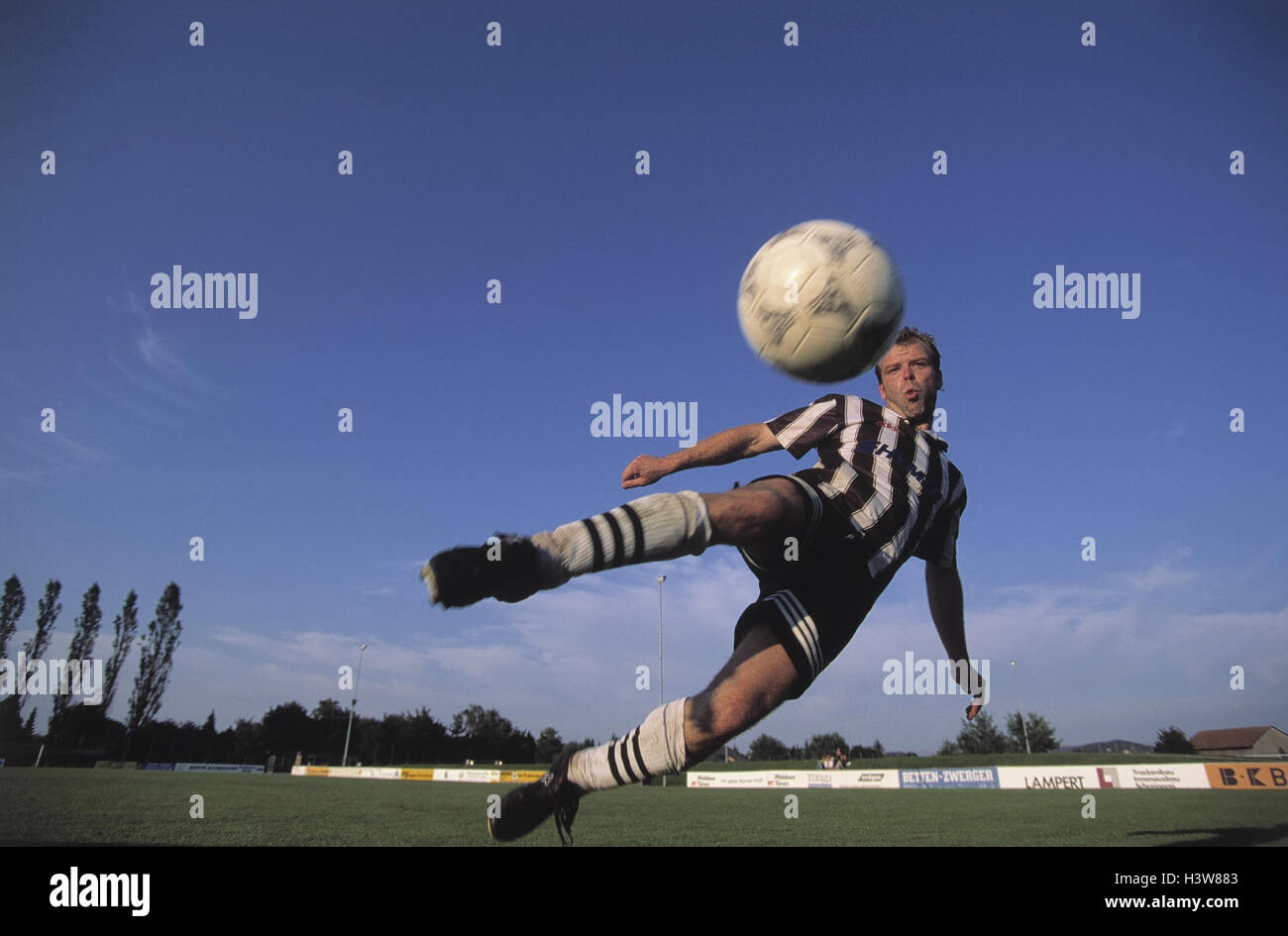 Joueur de football, scène de jeu, sport, sport, football, passe-temps, loisirs, joueur de football, joueur, de crack, d'entrée, de l'engagement, match de football, détail, sport d'équipe Banque D'Images