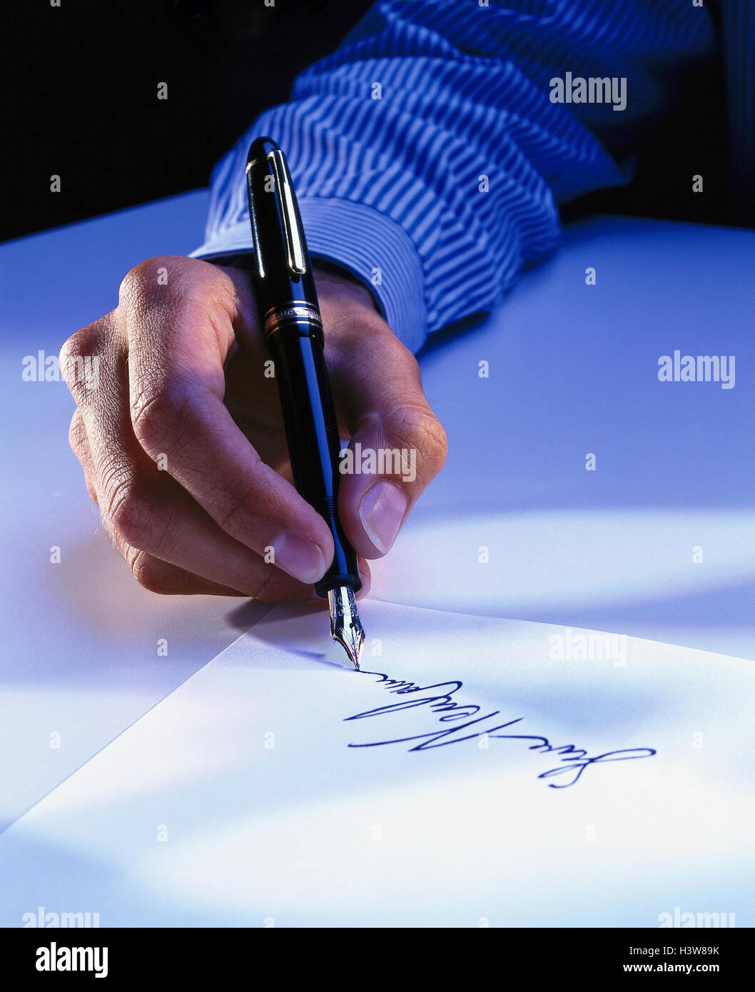 L'homme, détail, la main, stylo, signature Document, document, contrat, signature, signe, signe, signe, signature, autographe Banque D'Images