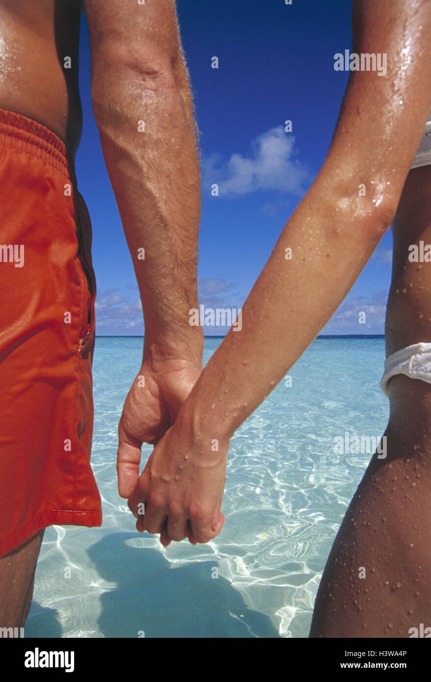 Mer Couple Maillots De Bain Main Dans La Main Detail Vacances Ete Plage Mer Loisirs Plage De Vacances Vacances D Ete Partenariat Respect Tombe Dans L Amour L Amour Confiance Suture Tenir Les Mains Heureux Mer Couple Maillots De Bain Main Dans La Main Detail Vacances Ete Plage Mer Loisirs Plage De Vacances Vacances D Ete Partenariat Respect Tombe Dans L Amour L Amour Confiance Suture Tenir Les Mains Heureux