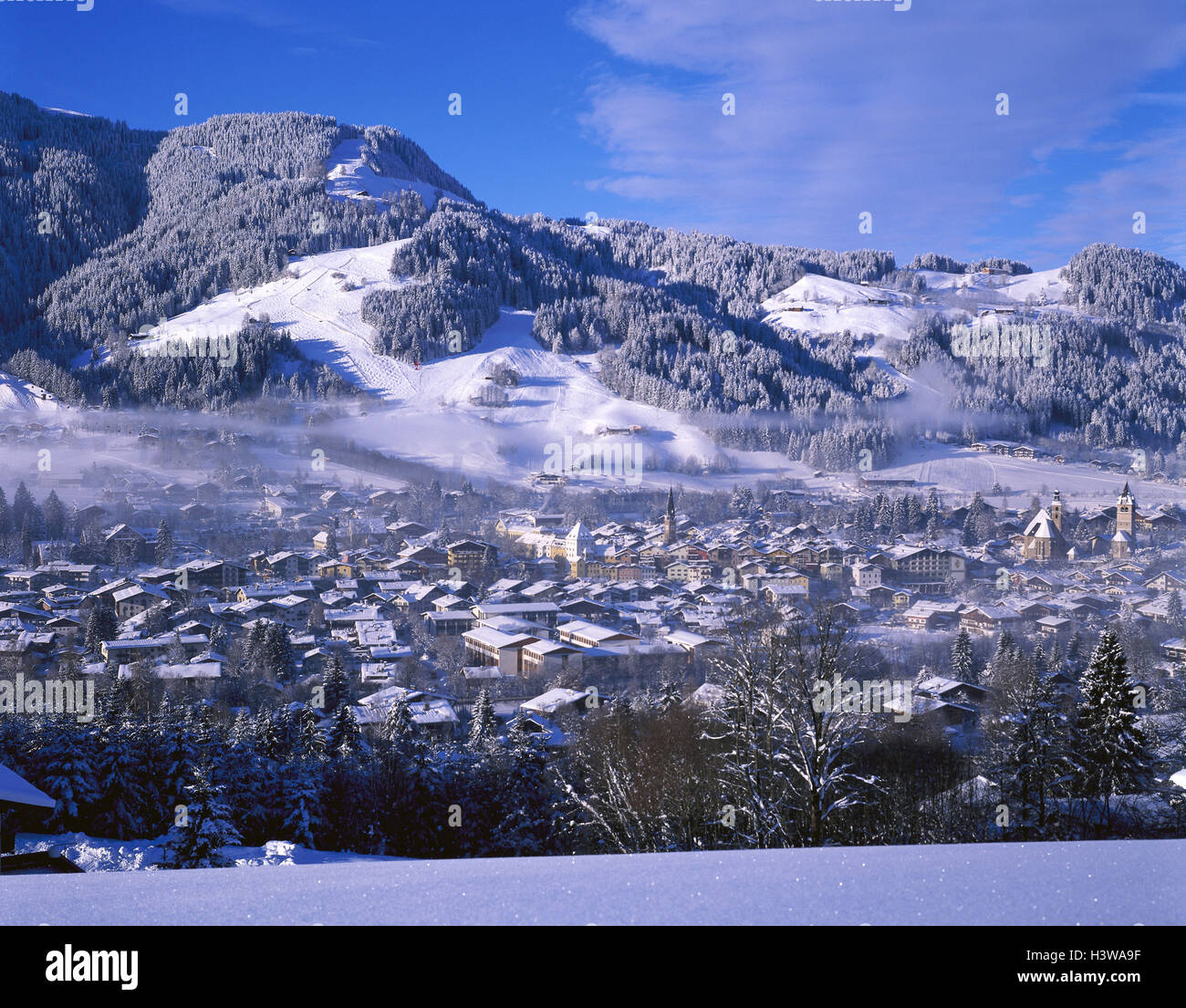 Autriche, Tyrol, Kitzbuehel, aperçu de la ville, l'hiver, l'Europe, l'Etat fédéral, Westösterreich, Nordtirol, ville, Alpes de Kitzbühel, la saison, l'hiver Banque D'Images