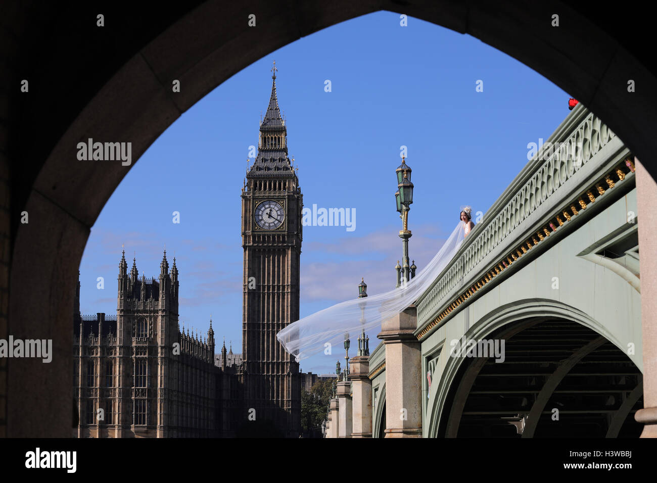 Mariée mariage chinois posent Westminster Big Ben Banque D'Images