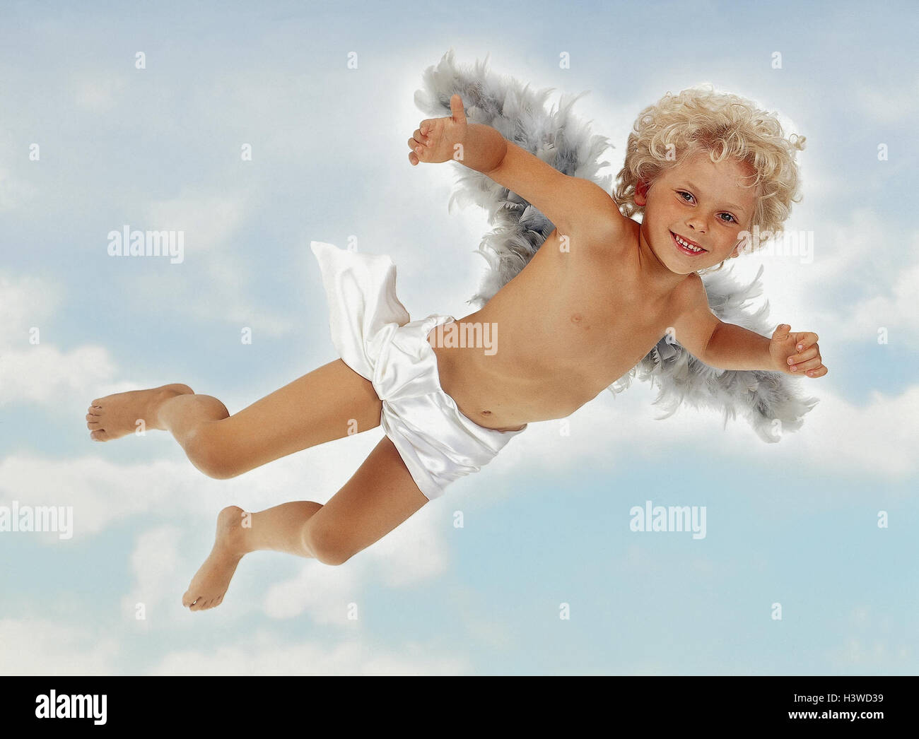 Garçon, Angel, fly, ciel nuageux x-mas, Noël, enfant, blond, boucles, doublure, aile, aile de l'ange, chiffon, float, herabschweben ciel, messenger, Ciel, nuages, studio X MAS dossier, Banque D'Images