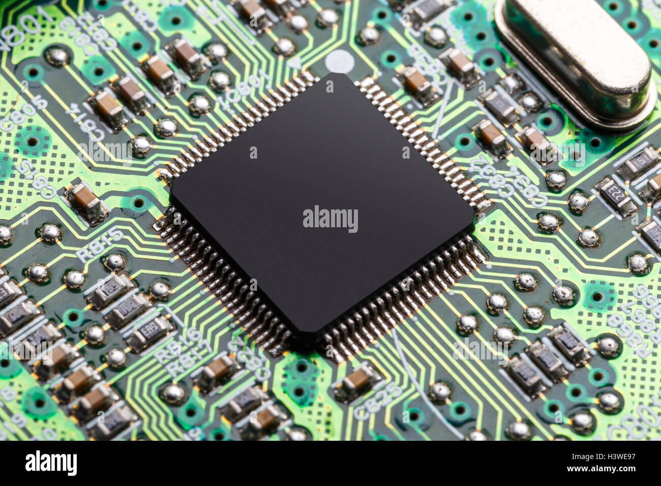 Interconnectés Microchip la réception et l'envoi d'informations. Banque D'Images