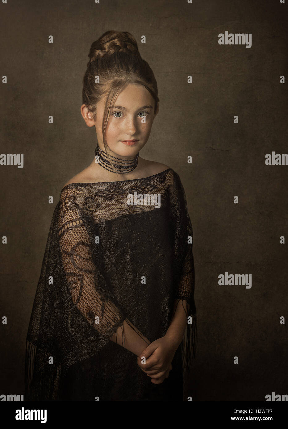 Portrait d'une jeune fille dans une robe du soir Banque D'Images