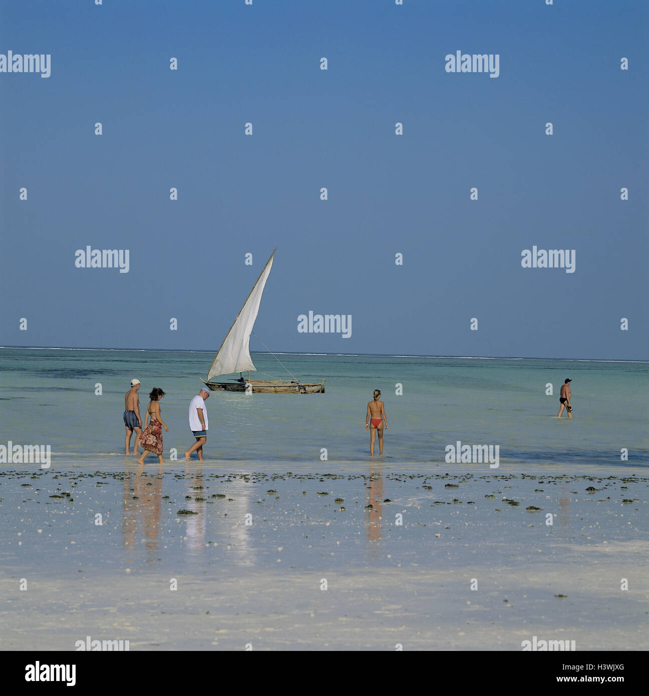 L'île de Zanzibar, Tanzanie, Kiwenga, 'caribou club', la plage de l'hôtel, catamaran, Orient, Afrique, plage, tourisme, vacances, location, vacances Banque D'Images