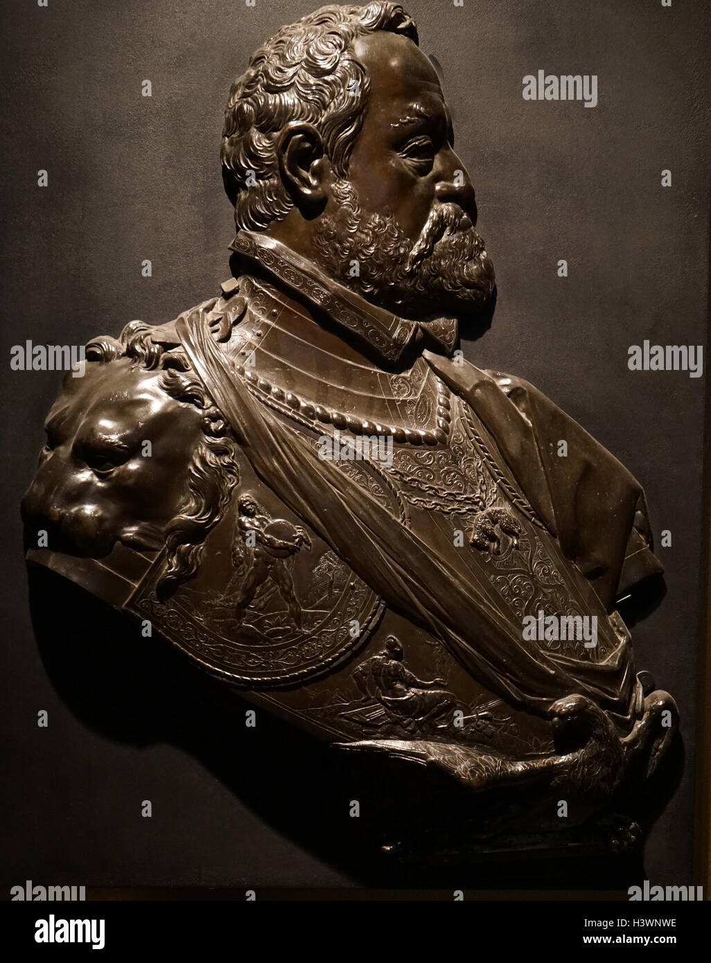 Buste en bronze de Rodolphe II, empereur romain germanique (1552-1612), roi de Hongrie, de la Croatie et de la Bohême, et l'Archiduc d'Autriche. Sculptée par Adriaen de Vries (1556-1626), un sculpteur maniériste du Nord. En date du 17e siècle Banque D'Images