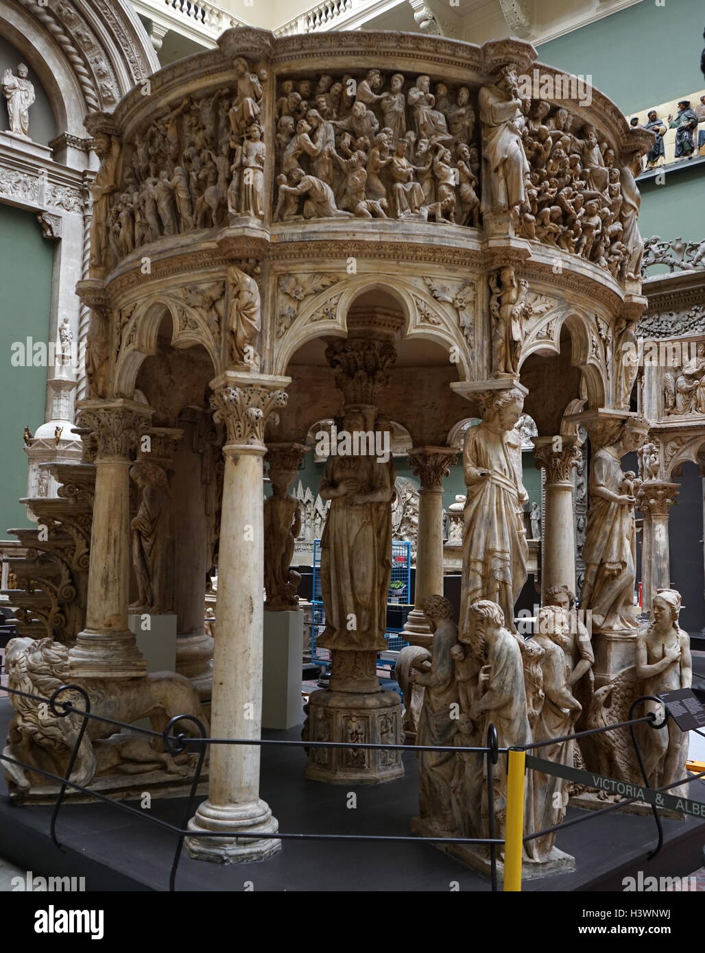 Une chaire en marbre de Giovanni Pisano (1250-1315), un sculpteur, peintre et architecte. En date du 14e siècle Banque D'Images