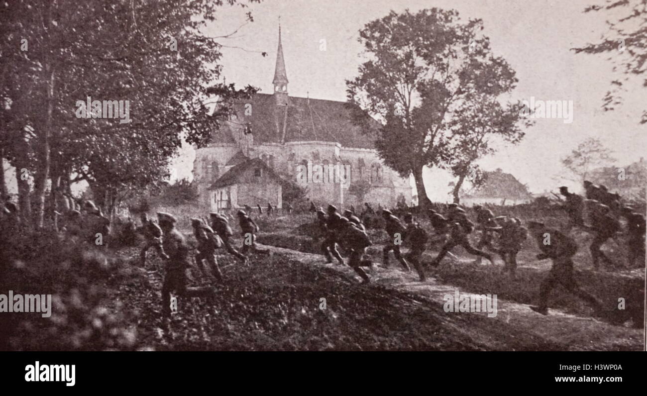 Représentant de la scène des soldats allemands fuyant à travers un village au cours de la Grande Guerre. En date du 20e siècle Banque D'Images