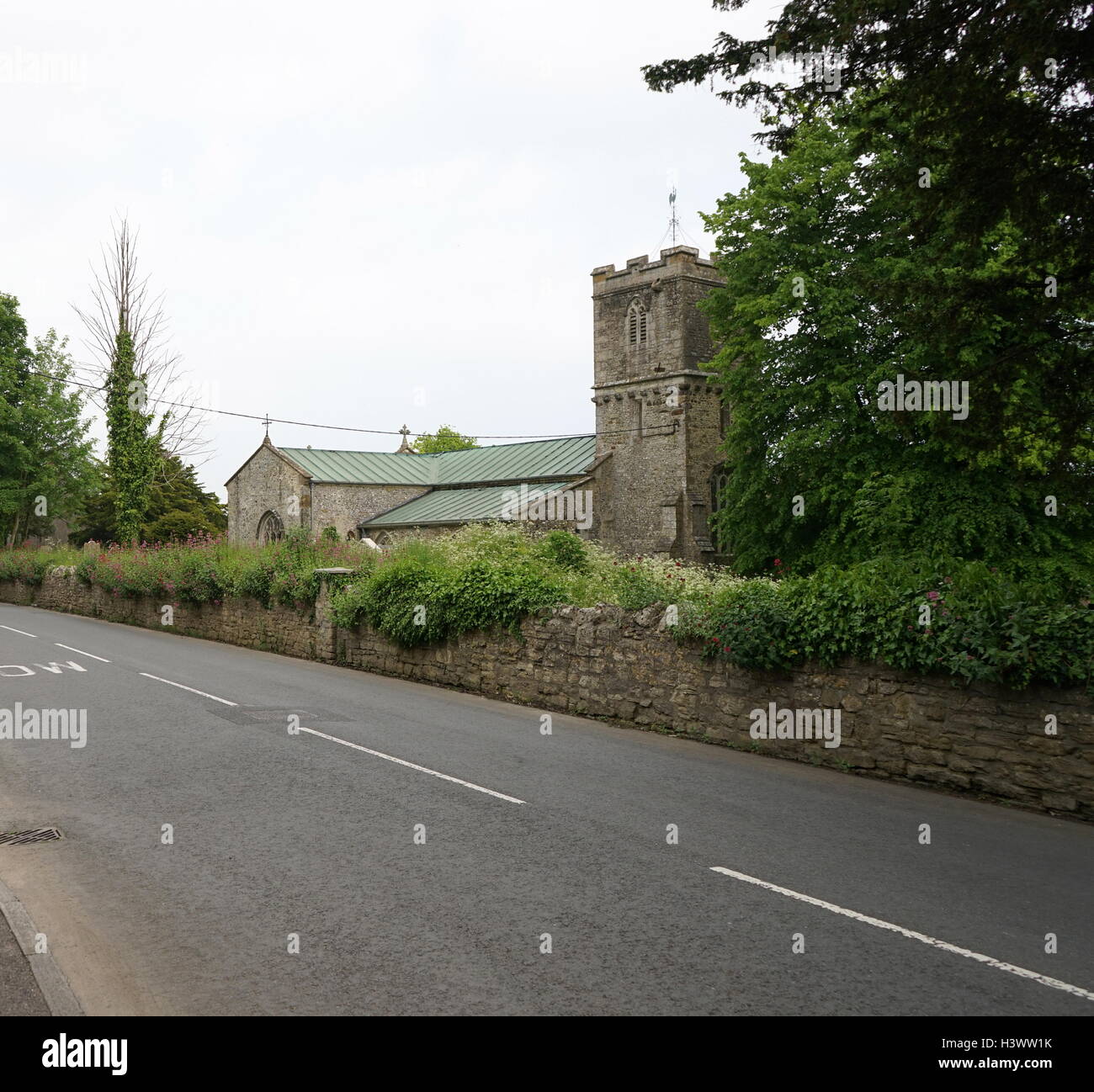 L'église paroissiale de Saint Jean l'Évangéliste dans Tolpuddle. En date du 21e siècle Banque D'Images L'église paroissiale de Saint Jean l'Évangéliste dans Tolpuddle. En date du 21e siècle Banque D'Images