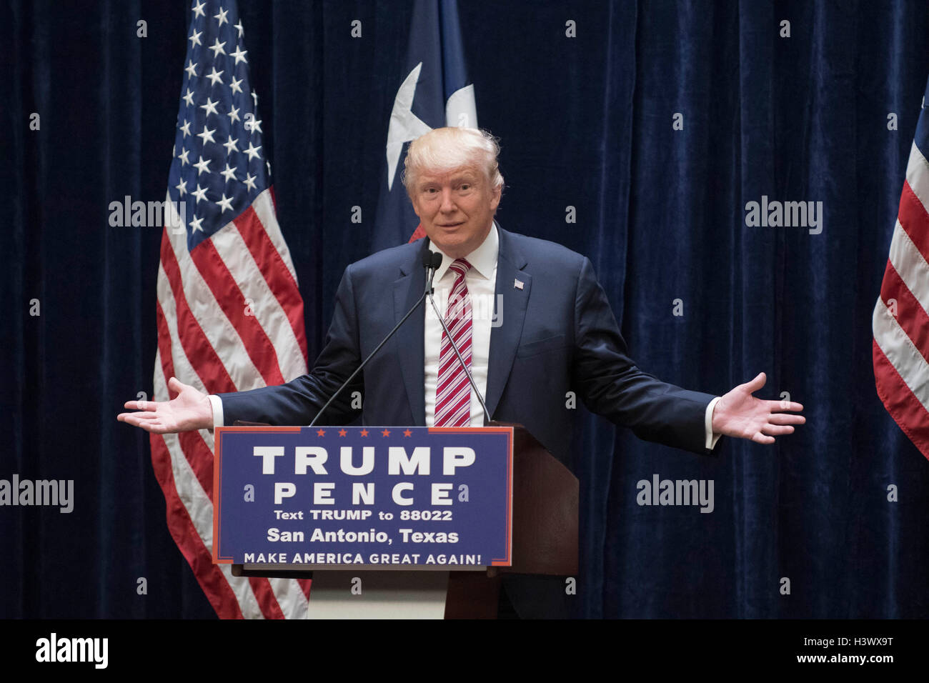 Le candidat républicain américain Donald Trump parle à déjeuner de collecte de fonds à San Antonio, Texas Banque D'Images