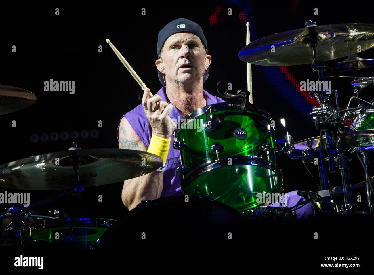 Turin Italie. 11 octobre 2016. Le groupe de rock américain Red Hot Chili Peppers effectue live au Pala Millares pour présenter leur nouvel album 'The Getaway' Credit : Rodolfo Sassano/Alamy Live News Banque D'Images