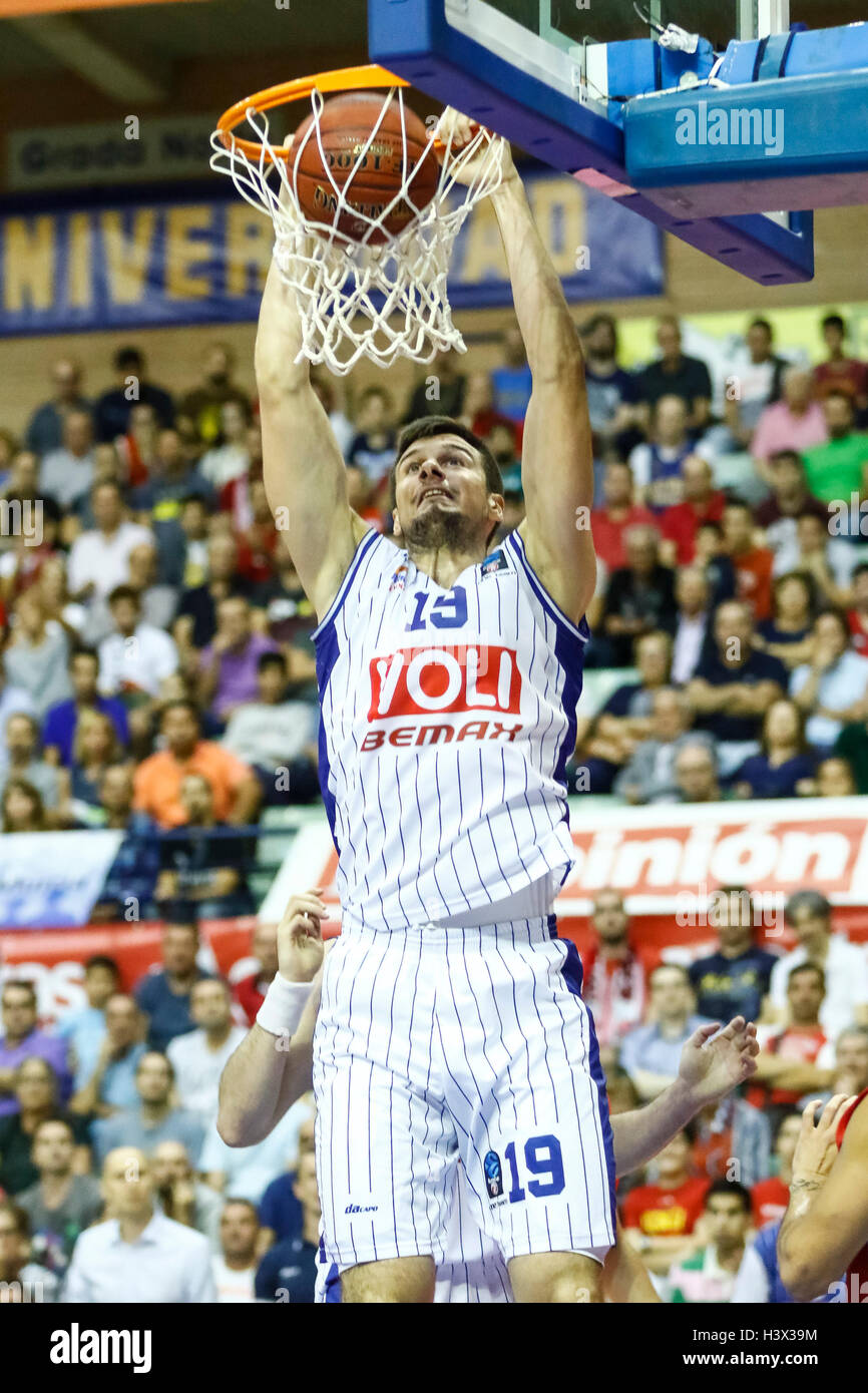 Murcia, Espagne. Le 12 octobre, 2016. Eurocup de basket-ball match entre Murcie Ucam CB vs Buducnost Voli. Zoran Nikolic. Credit : ABEL F. ROS/Alamy Live News Banque D'Images