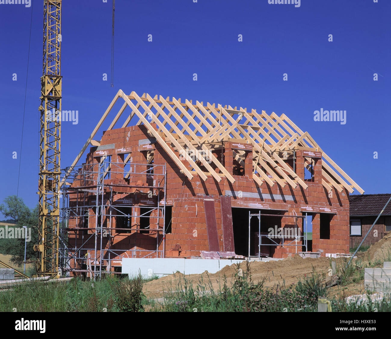 L Allemagne L Unifamiliale Shell Grue Maison Vivre Batir Plat Maison D Habitation Le Logement La Construction L Autosuffisance La Construction L Homme Au Travail Photo Stock Alamy