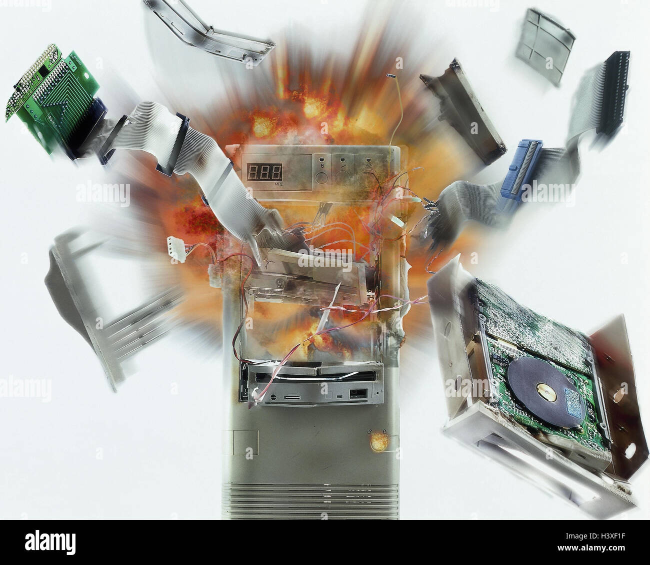 Panne de l'ordinateur, l'icône ordinateur, explosion, système, défaillance du système, crash, destruction, panne, accident, matériel informatique, ordinateur, système de traitement de données, désastre, malheur, composants, dommages, cut out Banque D'Images