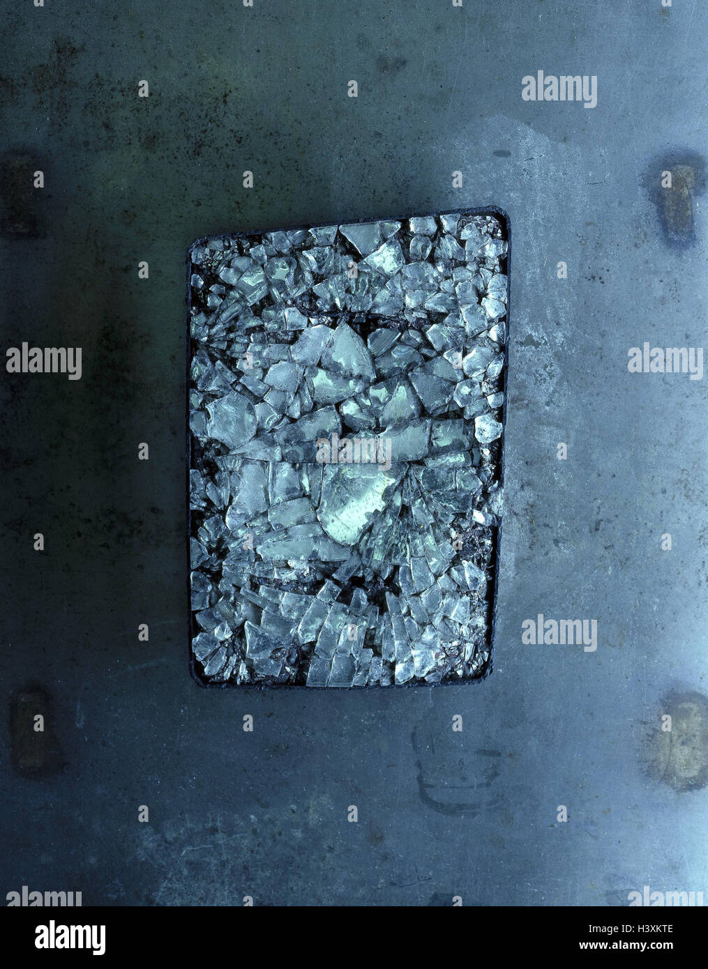 Réflecteur cristal, cassées, réflecteur, cassées, des éclats, éclats, fragments de verre, malheur, malheur, malheur, icône, superstition, 'sans', même pas superstitieux, séparation, photographie de produits, still life Banque D'Images