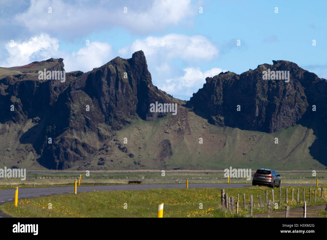 Conduite le long de la rocade Hringvegur dans le sud de l'islande Banque D'Images