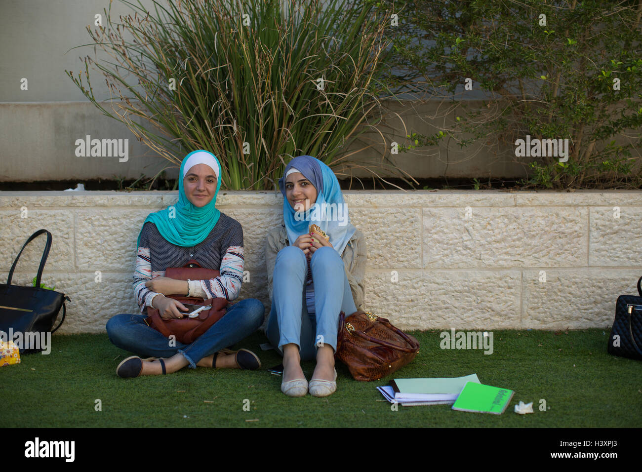 Deux étudiants de l'Université de Bethléem. À partir d'une série de photos commandées par ONG britannique, une aide médicale aux Palestiniens Banque D'Images