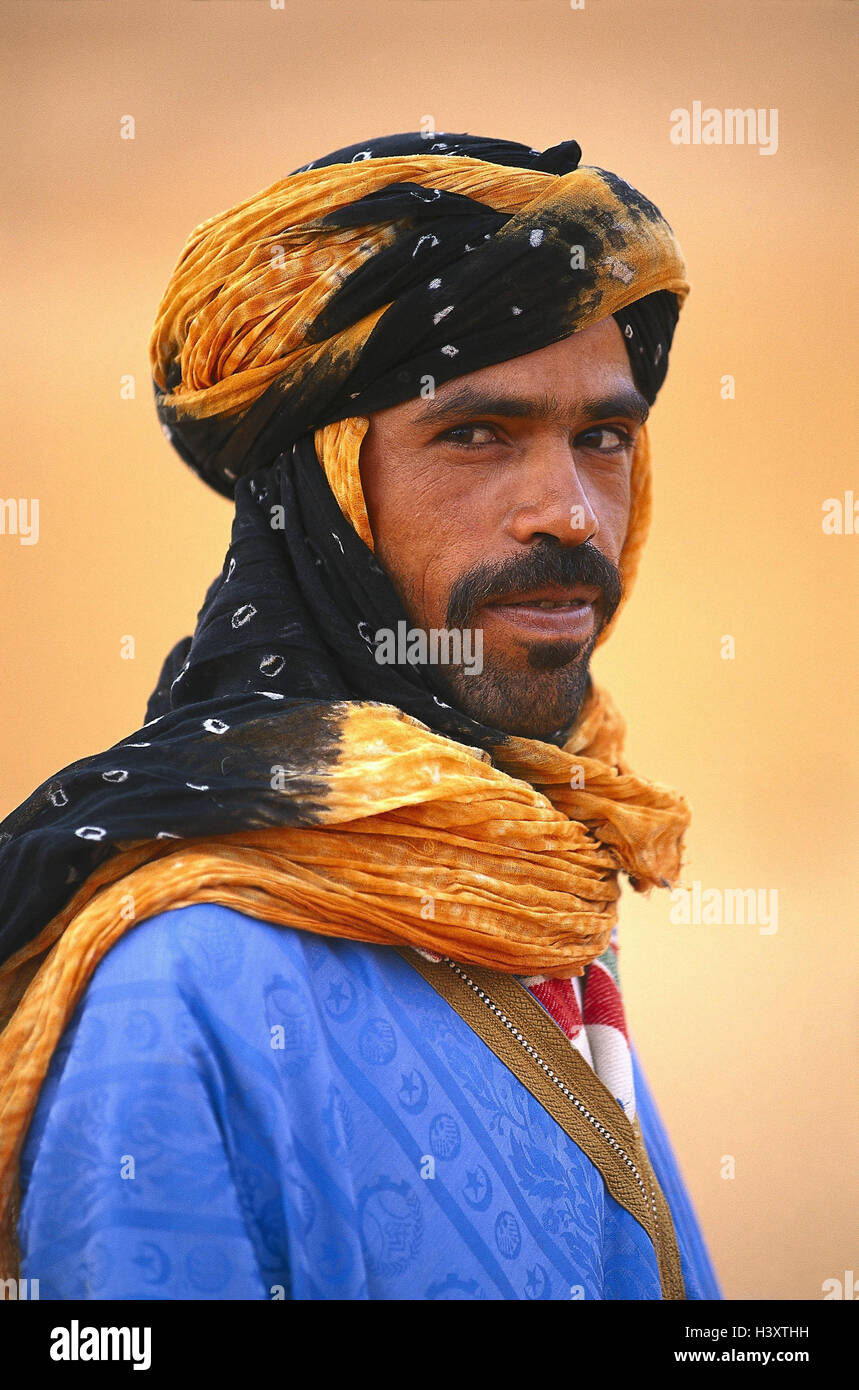 Le Maroc, Berbère, turban, portrait, homme, l'homme du berbère, locale,  vêtements, traditionnellement, dune, dune de sable Photo Stock - Alamy