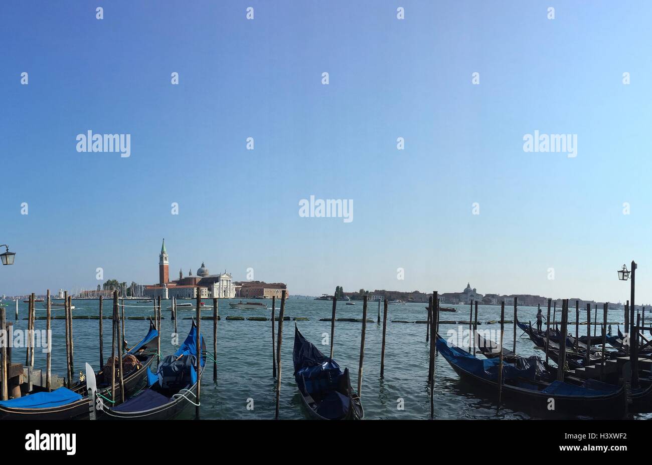 Gondoles dans la magique, sereine et romantique ville de Venise ! Banque D'Images