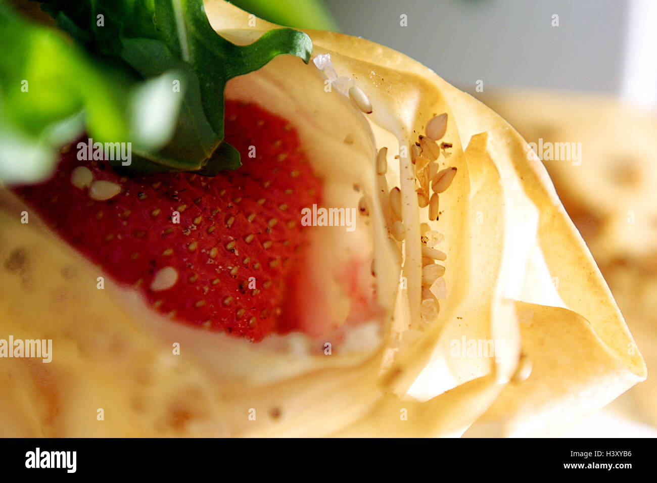 Filloteig, dessert, fraise, sésame, still life, dessert, doux, faire cuire la pâte, colis, fraises, centre sesame poinçons, détail, près de Banque D'Images