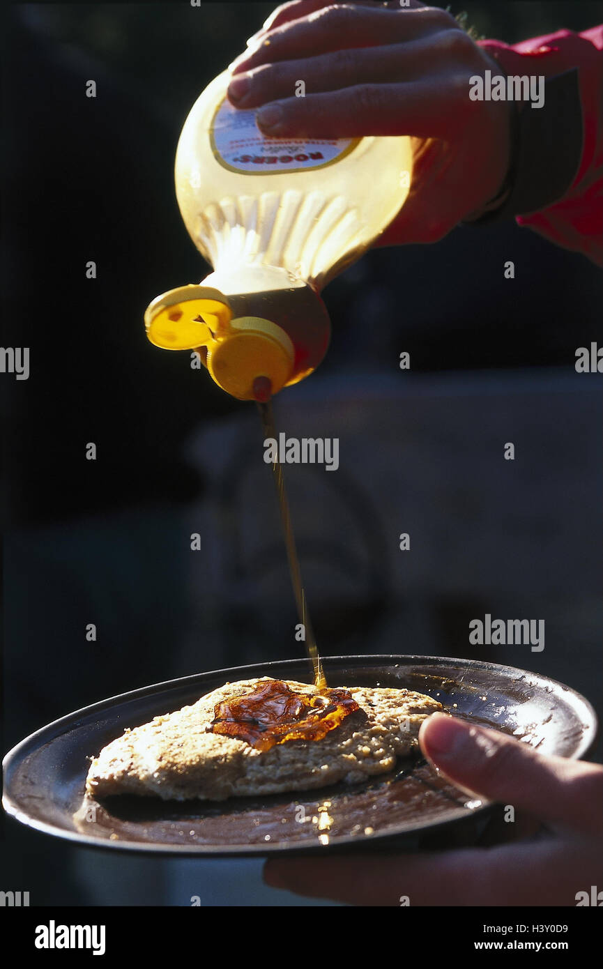 Plaques, crêpes, personne, en détail, le sirop d'érable, supérette, lave, aliments farineux