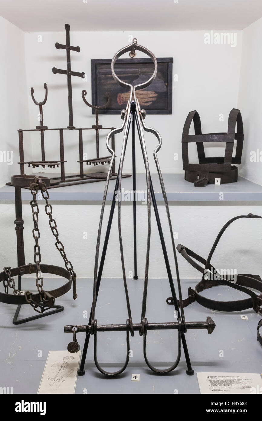 Allemagne, Bavière, Route Romantique, Rothenburg-ob-der-Tauber, Kriminal Museum, l'affichage des appareils de torture médiévale Banque D'Images