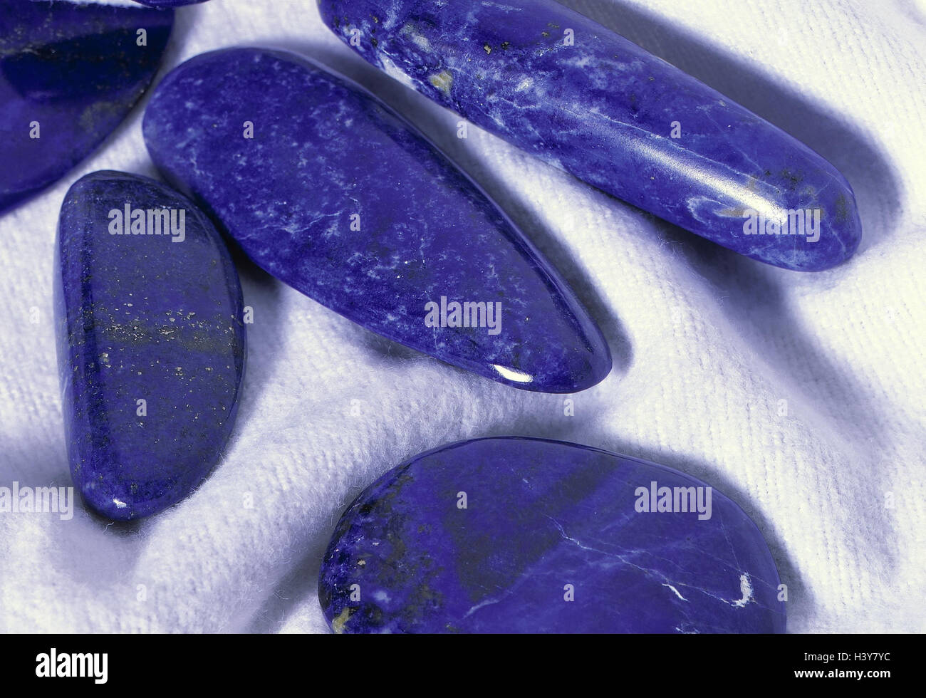 Le lapis-lazuli, poli, des pierres semi-précieuses, pierres semi-précieuses, pierres d'assainissement, bleu Banque D'Images