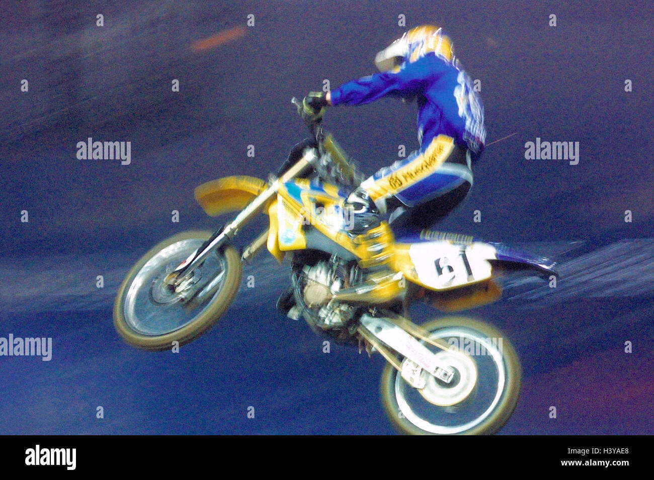 Les pilotes de moto cross, le crack, le sport automobile, moto sport, moto, cross, cross, conducteur de machine, de saut, de compétences, de la dynamique du risque, l'ALOP-lCross, intérieur, le motion blur Banque D'Images