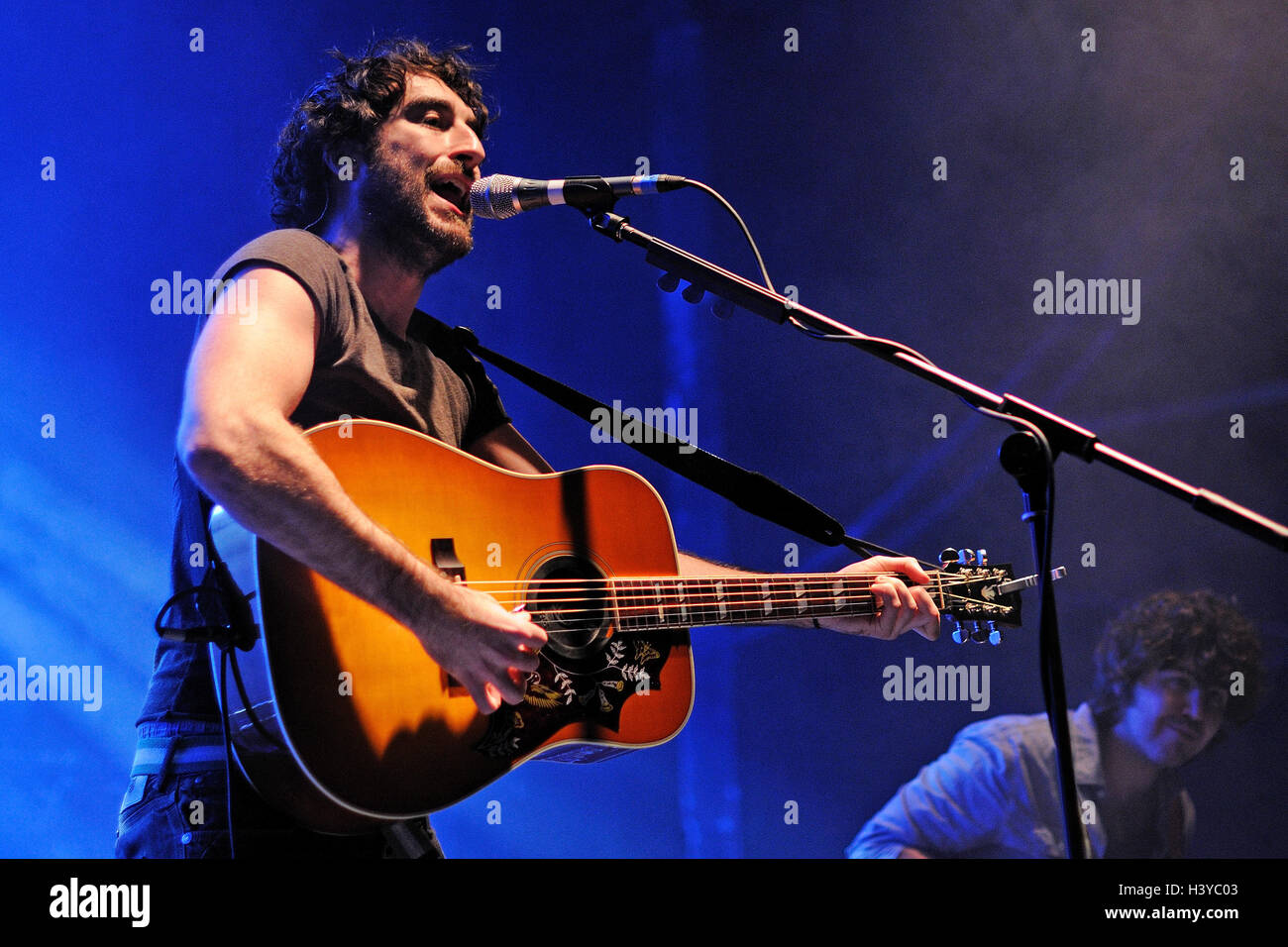 Barcelone - Dec 12 : Les Coronas (band) performance à Razzmatazz le 12 février 2011 à Barcelone, Espagne. Banque D'Images