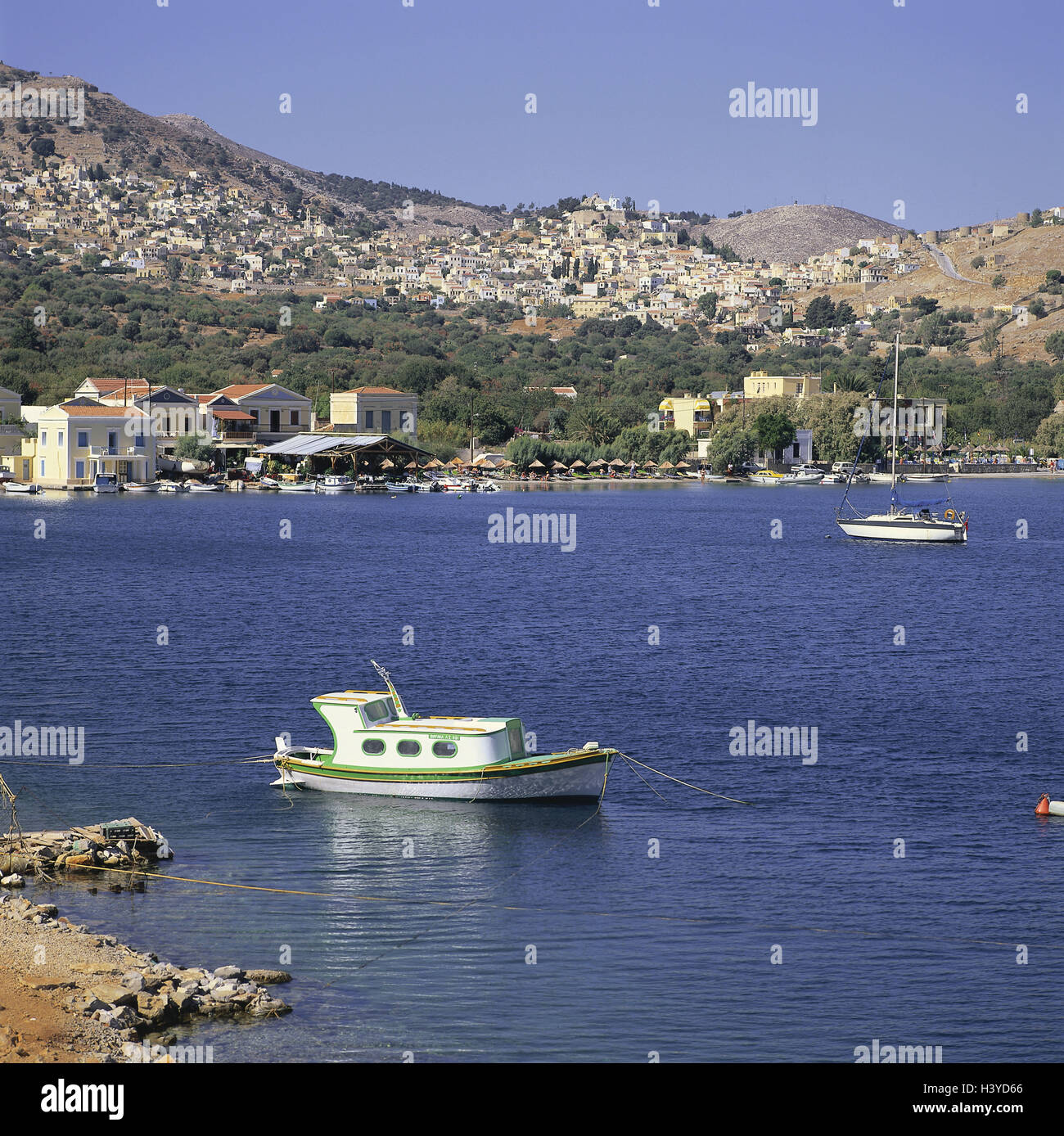 La Grèce, île de Simi, Pedi, vue locale, baie, plage, bottes, Dodécanèse, l'île, Symi, le sud de l'île, Sporades, 'groupe' 12 îles, la mer Égée, sur la mer Egée, port d'accueil Banque D'Images