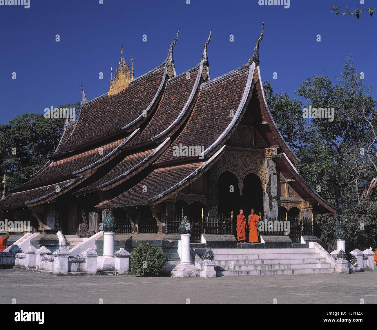Le Laos, Luang Prabang, Wat Xien Thong (1560) Mönche Banque D'Images